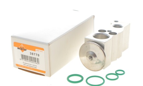 Фото 2 - Автозапчастина NRF 38770