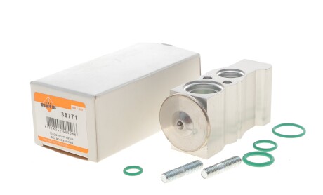 Фото 2 - Автозапчастина NRF 38771