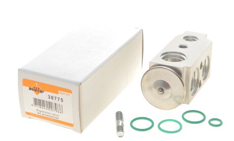 Фото 2 - Автозапчастина NRF 38775