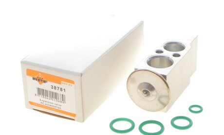 Фото 2 - Автозапчастина NRF 38781