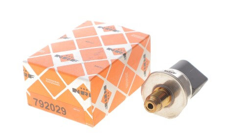 Фото 2 - Датчик давления топлива NRF 792029