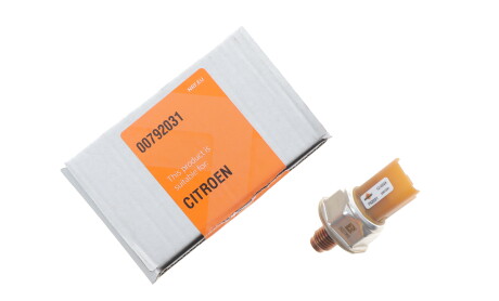 Фото 2 - Датчик тиску палива NRF 792031