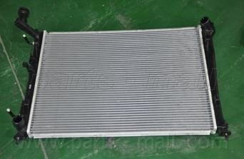 Фото 3 - Радиатор охлаждения двигателя PARTS-MALL PXNDA-130 (PXNDA130)