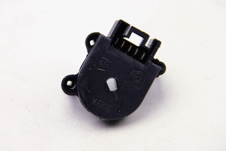 Перемикач кнопковий - ((1305589080, 647534)) Peugeot/Citroen 647534