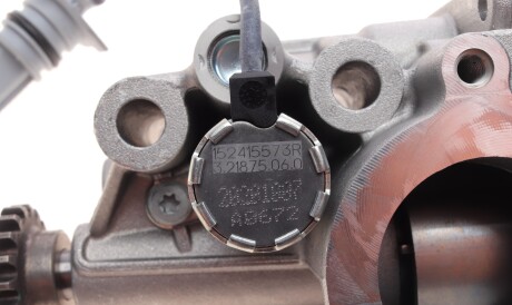 Фото 2 - Масляний насос RENAULT 150007372R