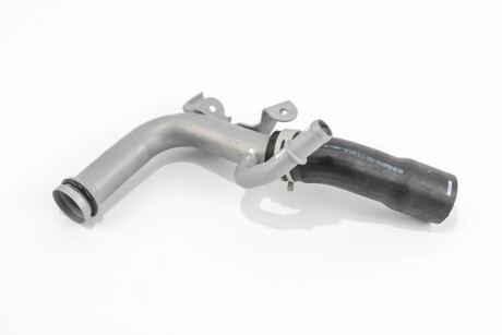 Патрубок системи охолодження Master 2.3dCi 10- - ((210470894R, 8201128904)) RENAULT 210470894R
