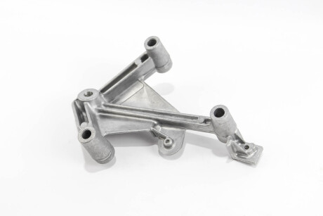 Кронштейн подушки двигуна Clio II/Kangoo 1.2i 97- - RENAULT 7700434628