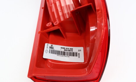 Фото 4 - Задній ліхтар RENAULT 8200415250