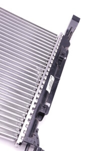 Фото 4 - Радіатор охолодження RENAULT 8200418327