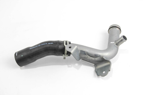Патрубок системы охлаждения Trafic II, Master III - ((8200801589, 8200365275)) RENAULT 8200801589