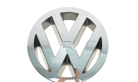 Эмблема решетки радиатора VW LT 96-06 - ROTWEISS RWS2336