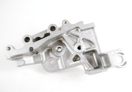 Кронштейн ролик а натягувача - SUBARU 13156AA062