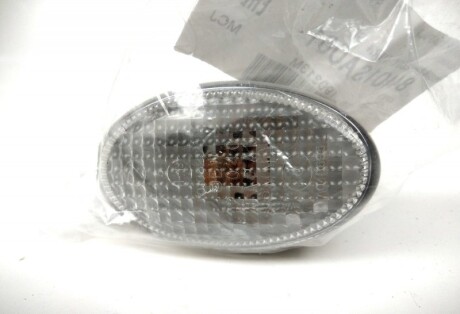 Покажчик повороту правий - SUBARU 84401SA001