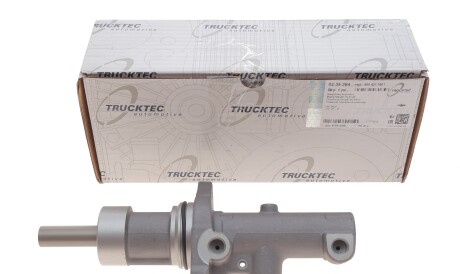 Фото 2 - Головний гальмівний циліндр TRUCKTEC 02.35.384 (0235384)