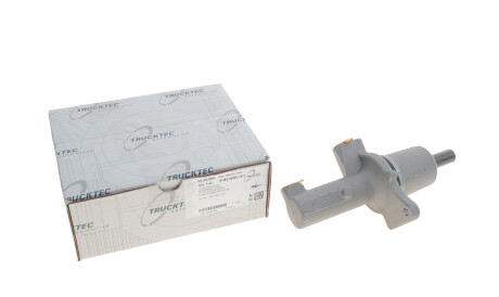 Фото 3 - Главный тормозной цилиндр TRUCKTEC 02.35.554 (0235554)