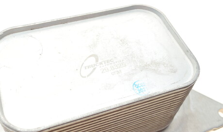 Фото 2 - Масляный радиатор TRUCKTEC 08.18.032 (0818032)