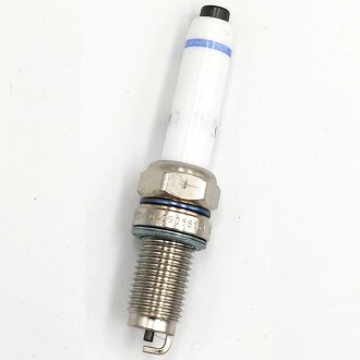 Свеча зажигания Longlife VW Golf (13-16), Caddy (16-), Jetta (15-)/Skoda, Octavia (13-17)/Seat Ibiza 1.6 - VAG 04C905616