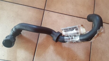 Фото 2 - Патрубок системи охолодження VAG 2K0122051