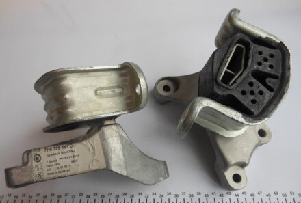 Фото 2 - Подушка кріплення КПП VAG 7H0399151G