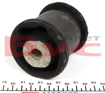 Фото 2 - Сайлентблок важеля VAG 7H0501132A