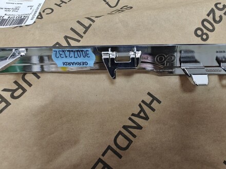 Фото 3 - Автозапчасть VAG 7P68530792ZZREF