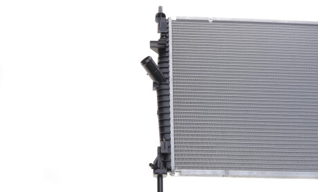 Фото 4 - Радиатор охлаждения двигателя Valeo 733245