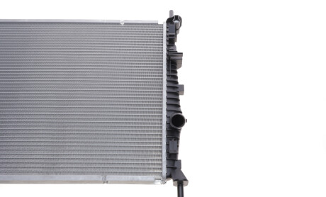 Фото 5 - Радиатор охлаждения двигателя Valeo 733245