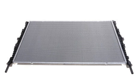 Фото 6 - Радиатор охлаждения двигателя Valeo 733245