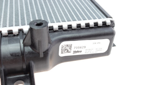 Фото 3 - Радіатор охолодження Valeo 735629