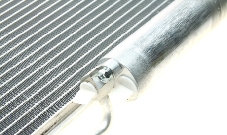 Фото 3 - Радіатор кондиціонера Valeo 814249