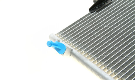 Фото 3 - Радиатор кондиционера Valeo 818015