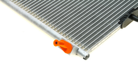 Фото 4 - Радиатор кондиционера Valeo 818015