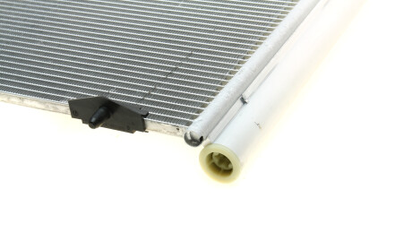 Фото 5 - Радиатор кондиционера Valeo 818015