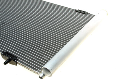 Фото 8 - Радиатор кондиционера Valeo 818015