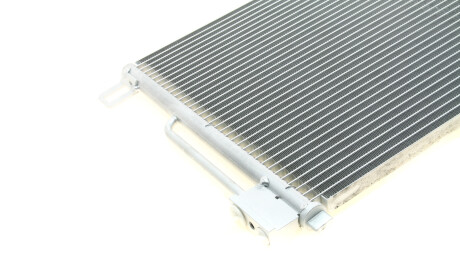 Фото 3 - Радіатор кондиціонера Valeo 818193