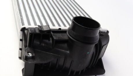 Фото 3 - Інтеркулер Valeo 818341