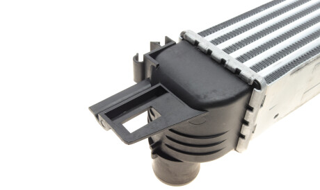 Фото 3 - Интеркулер Valeo 818545