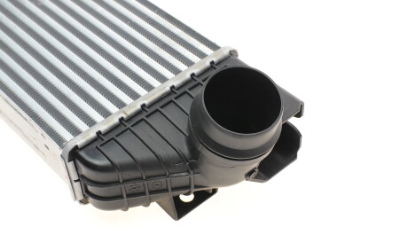 Фото 3 - Интеркулер Valeo 818561