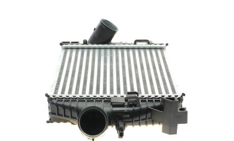 Фото 4 - Интеркулер Valeo 818590