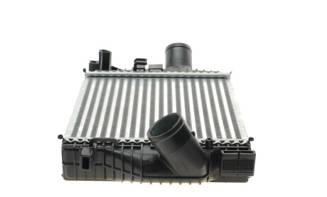 Фото 5 - Интеркулер Valeo 818590