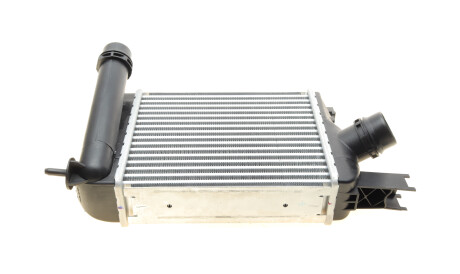 Фото 3 - Интеркулер Valeo 818609