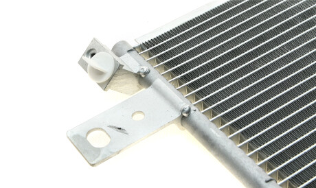 Фото 3 - Радиатор кондиционера Valeo 822550