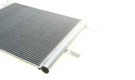 Фото 3 - Радіатор кондиціонера Valeo 822564