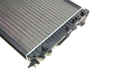 Фото 3 - Радиатор охлаждения двигателя Van Wezel 03002124