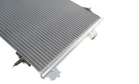 Фото 5 - Радіатор кондиціонера Van Wezel 09005272