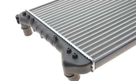 Фото 3 - Радиатор охлаждения двигателя Van Wezel 17002261