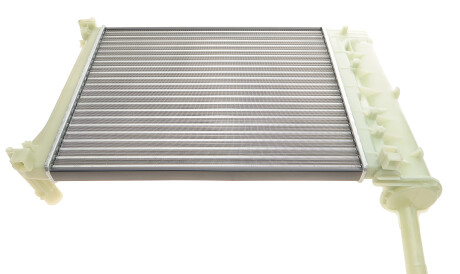 Фото 3 - Радиатор охлаждения двигателя Van Wezel 17002345