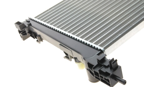 Фото 4 - Радіатор охолодження Van Wezel 17002385