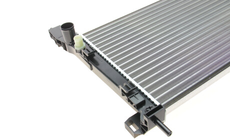 Фото 8 - Радіатор охолодження Van Wezel 17002385