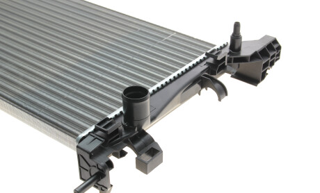 Фото 9 - Радіатор охолодження Van Wezel 17002385